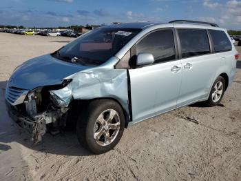  Salvage Toyota Sienna