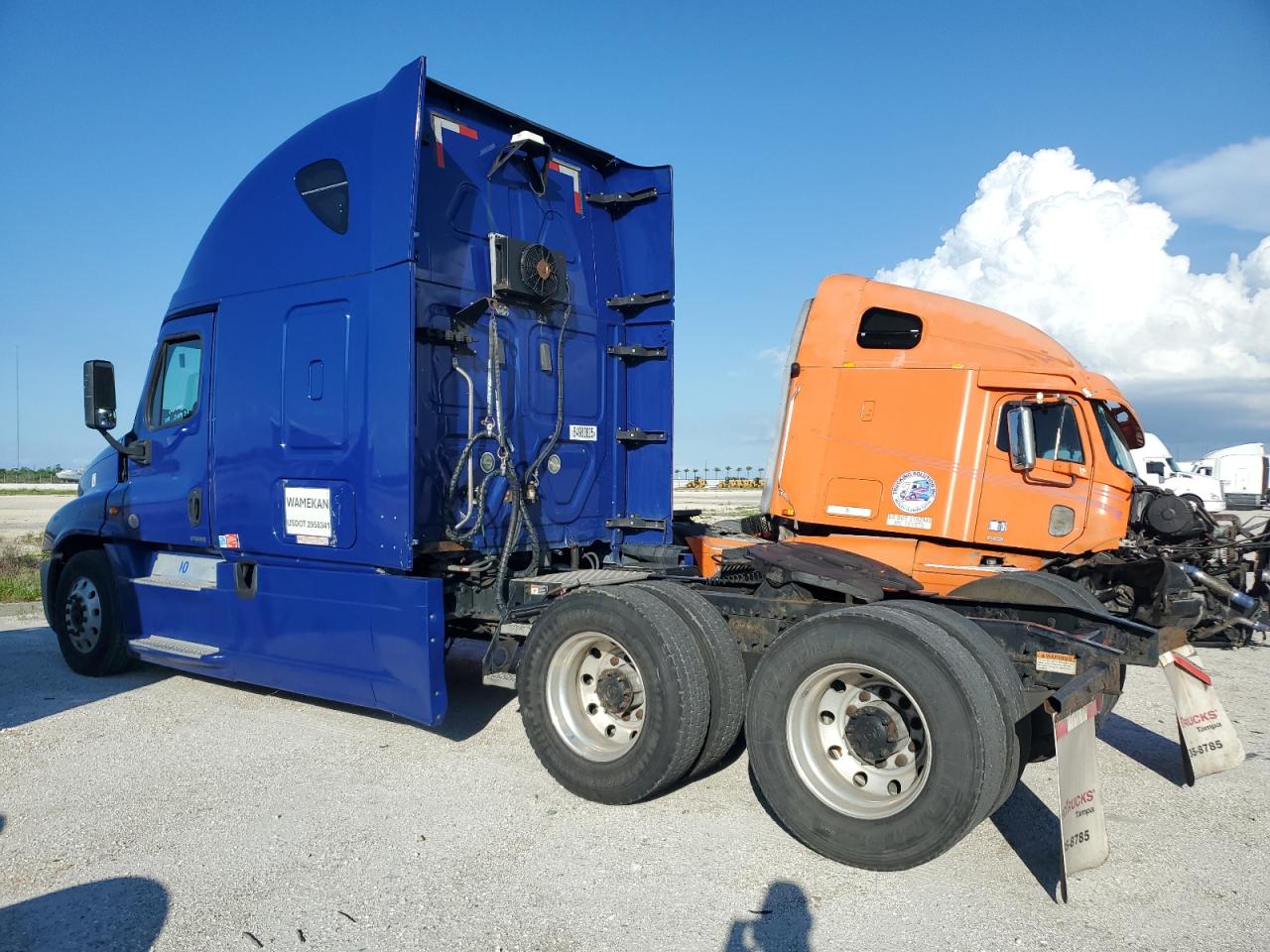 Freightliner Cascadia 1 Image 2