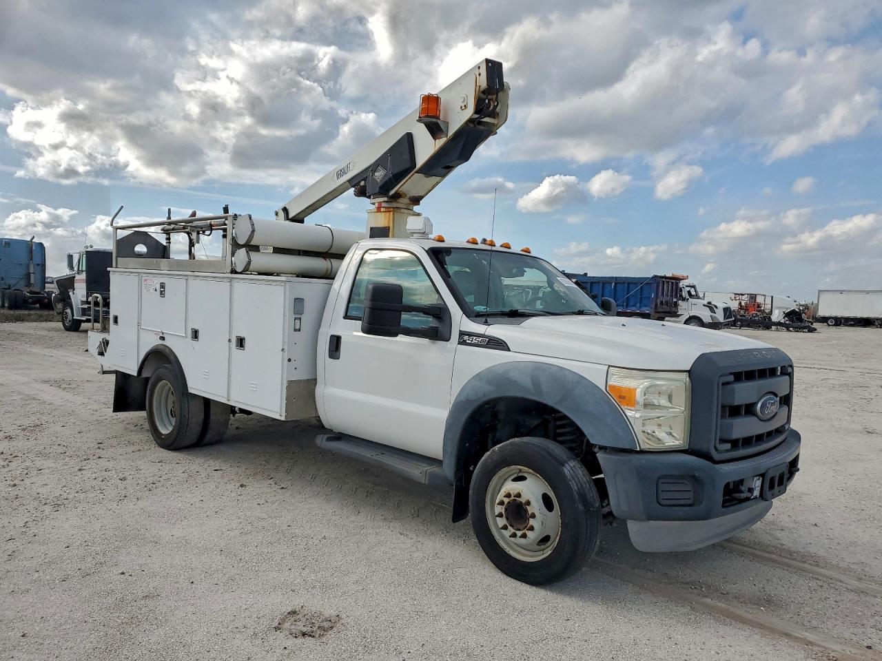 Ford F-450 Super Duty Image 1