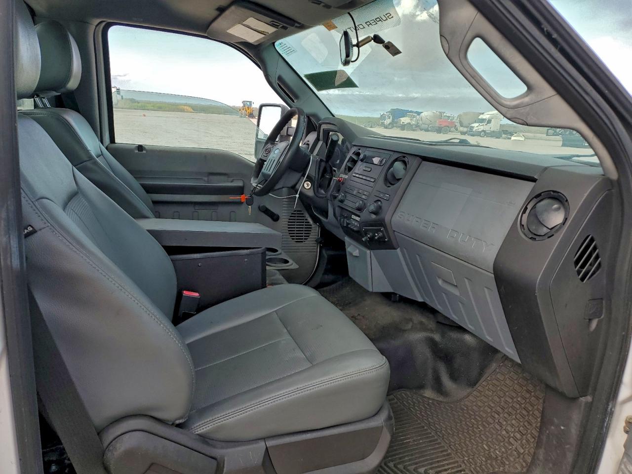 Ford F-450 Super Duty Image 4