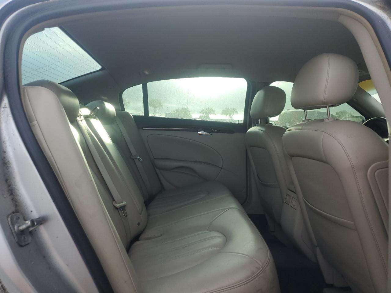 Buick Lucerne Cxl Image 4