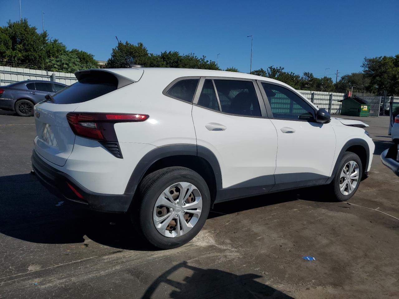 Chevrolet Trax Ls Image 3