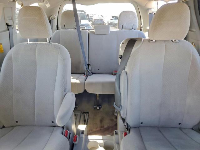 Toyota Sienna Le Image 9