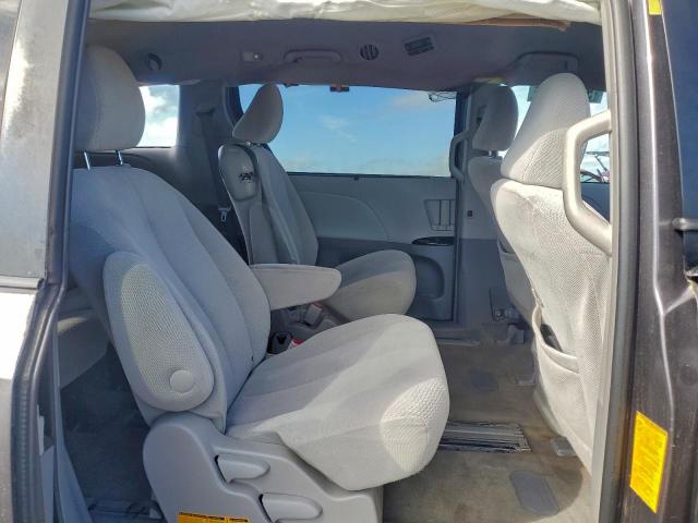 Toyota Sienna Le Image 14
