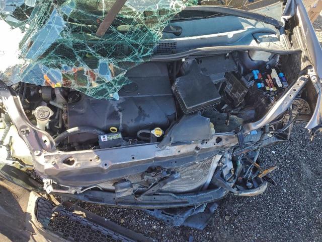 Toyota Sienna Le Image 11