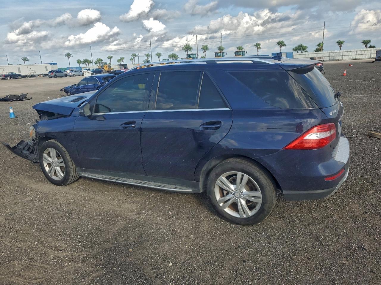 Mercedes-Benz M-Class 350 Image 2