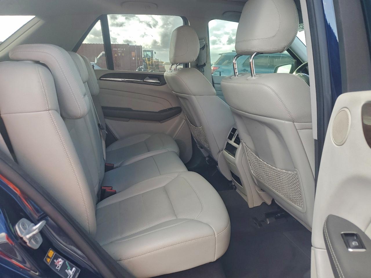 Mercedes-Benz M-Class 350 Image 10