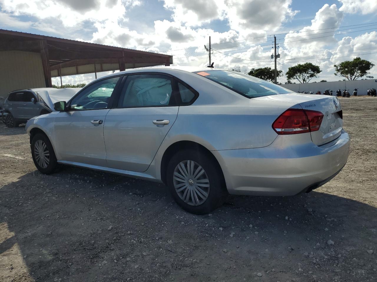 Volkswagen Passat S Image 9