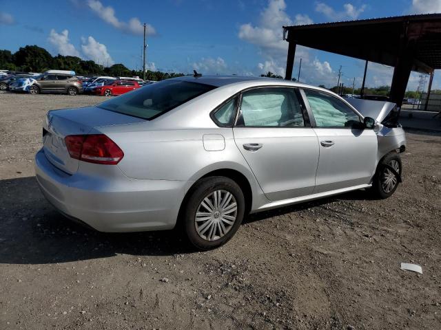 Volkswagen Passat S Image 2