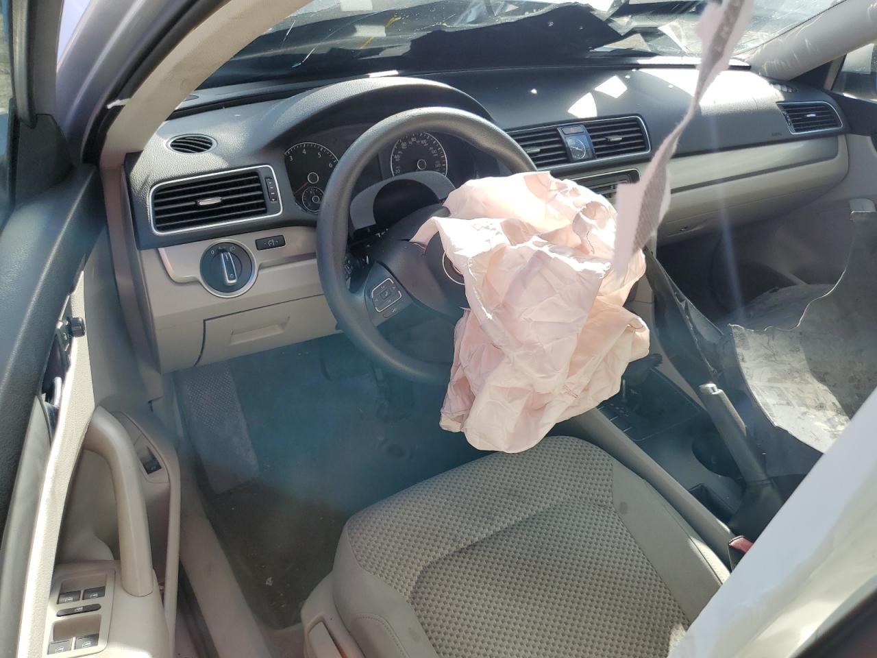 Volkswagen Passat S Image 5