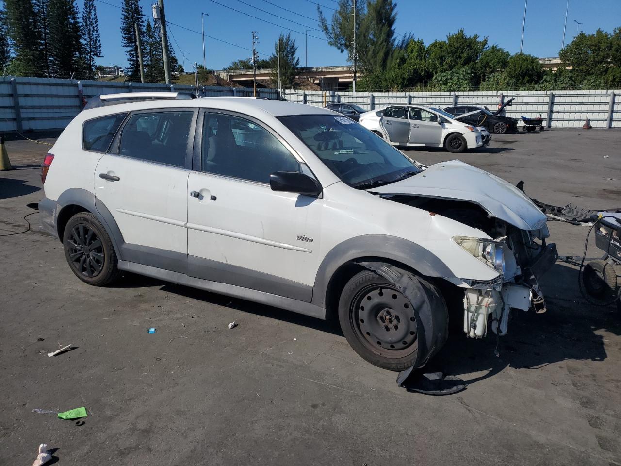 Pontiac Vibe Image 9