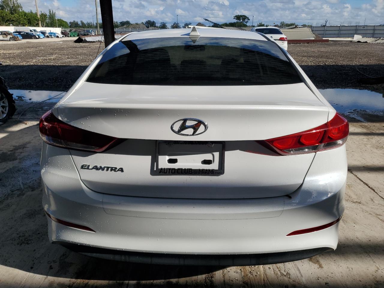 Hyundai ELANTRA Sel Image 12