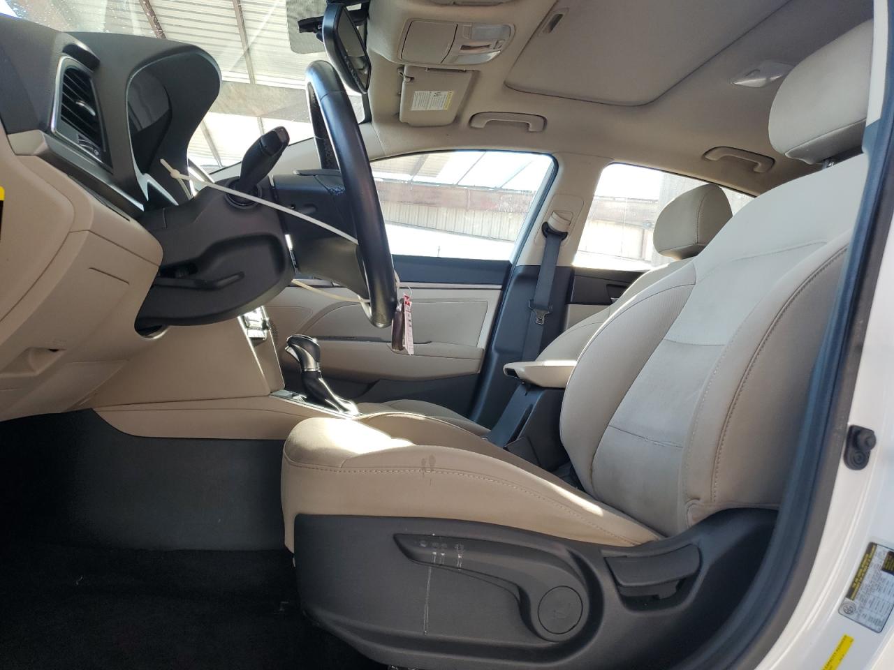 Hyundai ELANTRA Sel Image 3