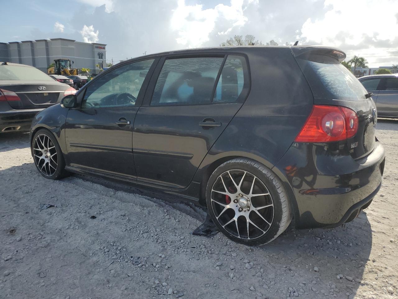 Volkswagen GTI Image 11