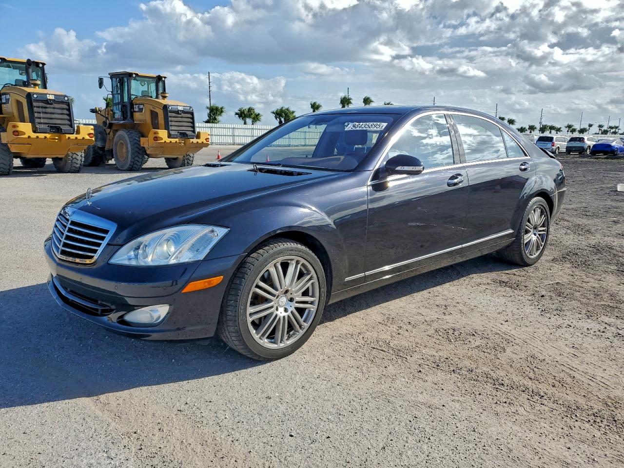 Mercedes-Benz S-Class 550 Image 1