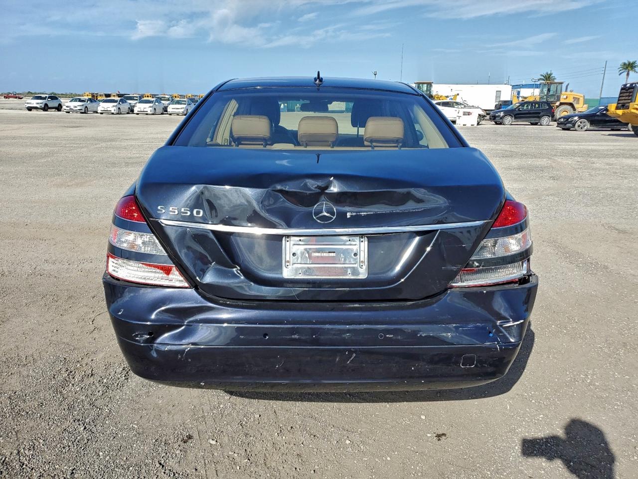 Mercedes-Benz S-Class 550 Image 6