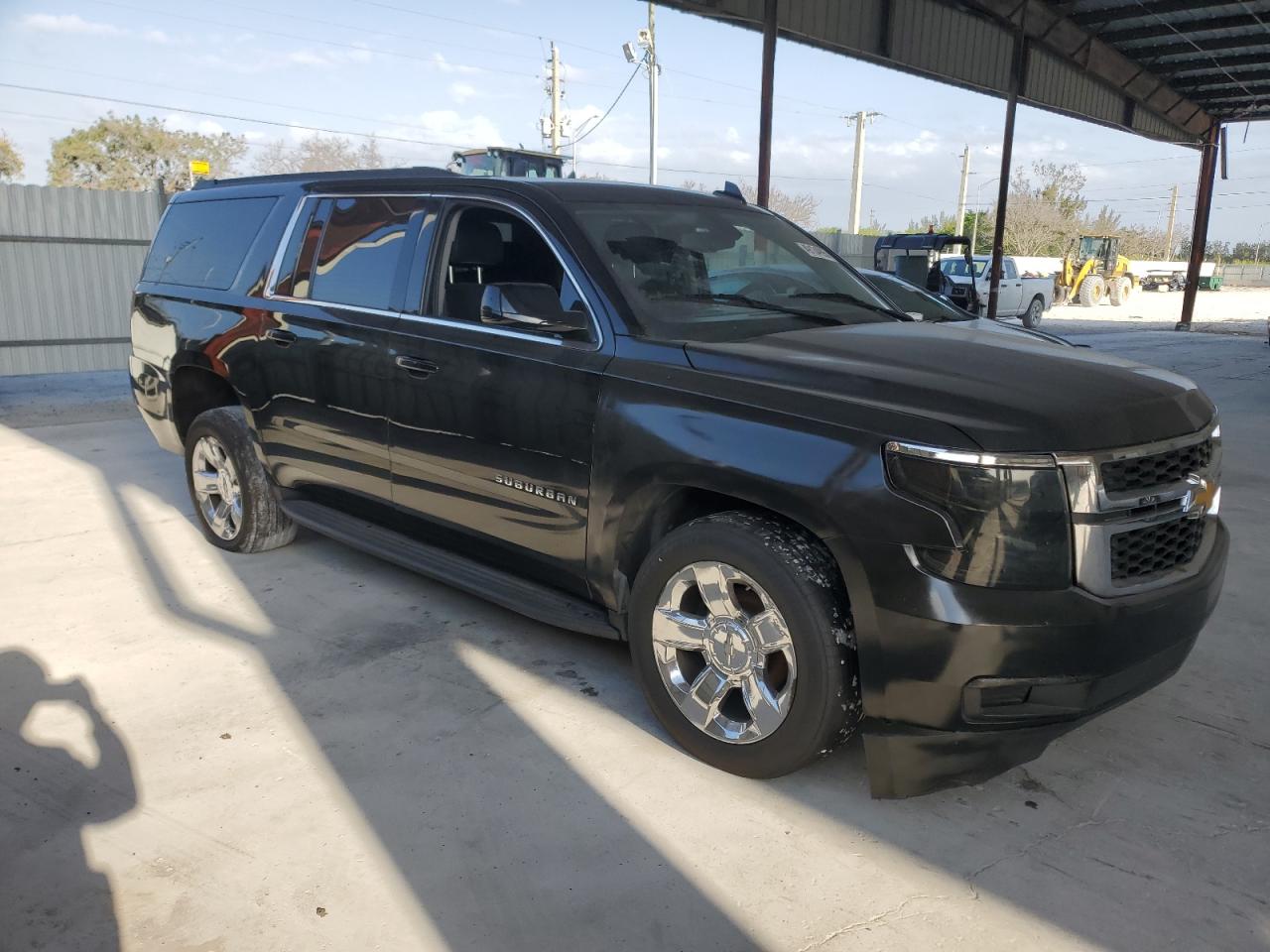 Chevrolet Suburban C1500 Ls Image 3