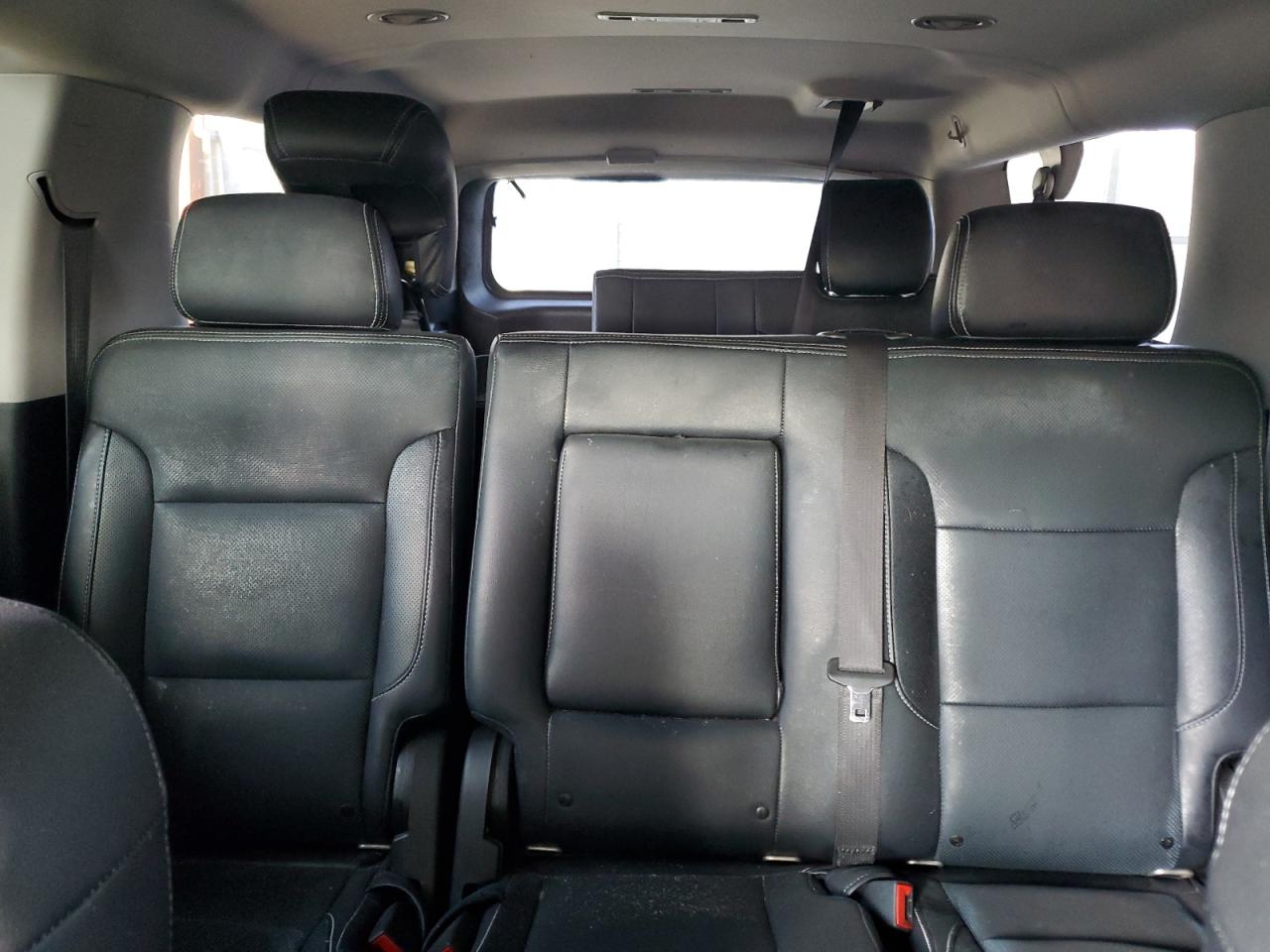 Chevrolet Suburban C1500 Ls Image 5