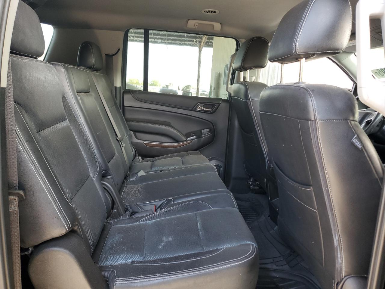 Chevrolet Suburban C1500 Ls Image 8