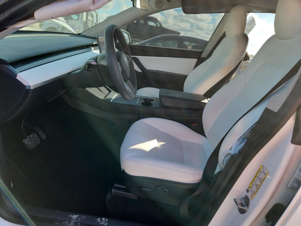 Tesla Model Y Image 2
