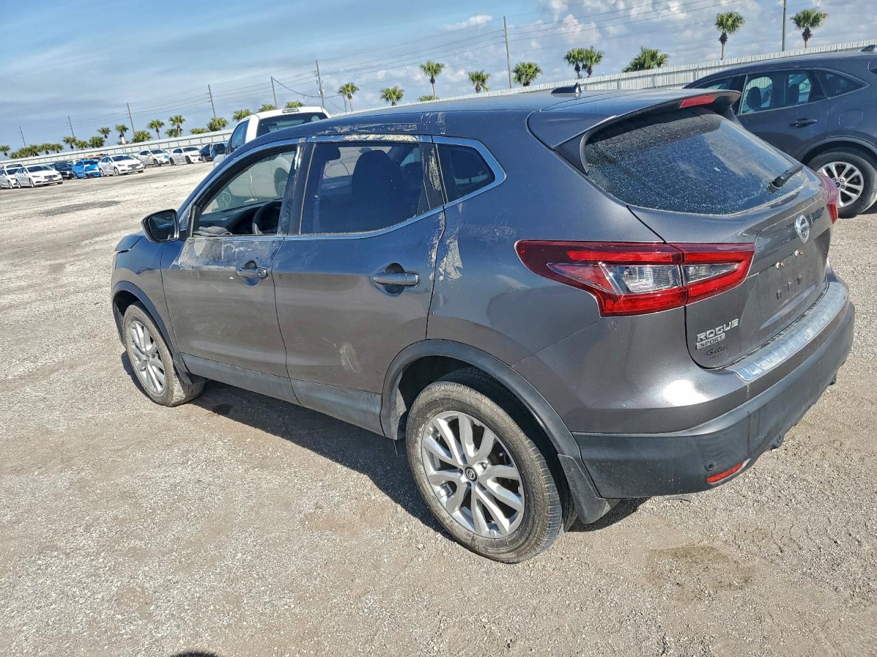 Nissan Rogue S Image 9