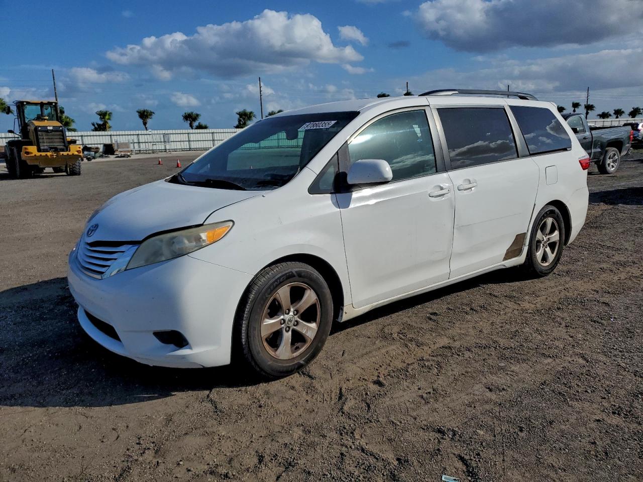 Toyota Sienna Le Image 1