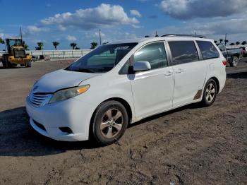  Salvage Toyota Sienna