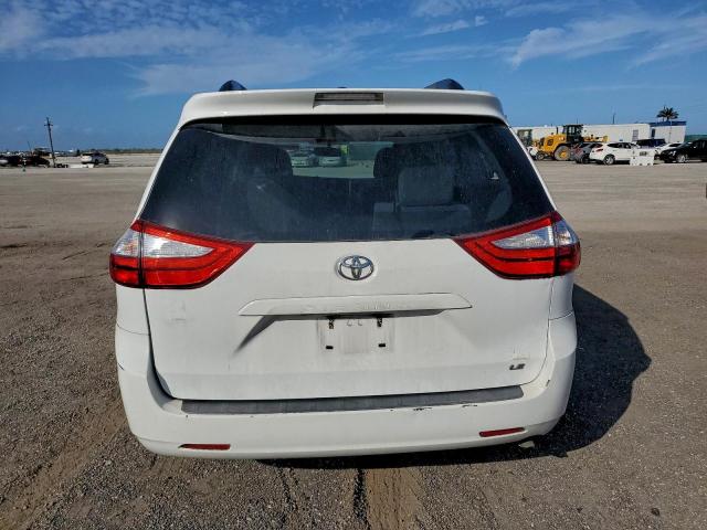 Toyota Sienna Le Image 12