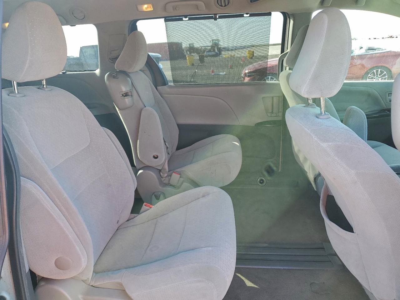 Toyota Sienna Le Image 6