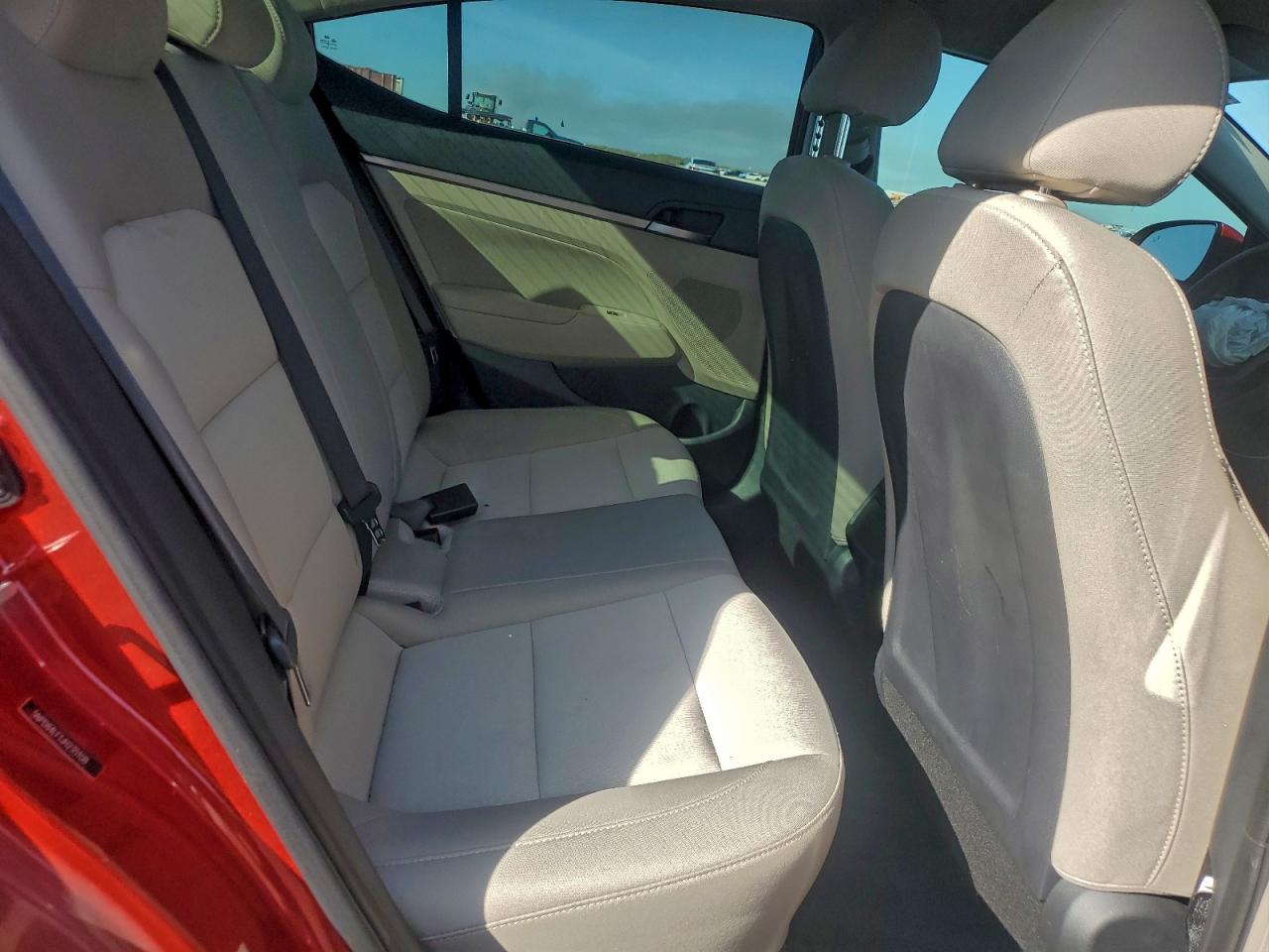 Hyundai ELANTRA Sel Image 12