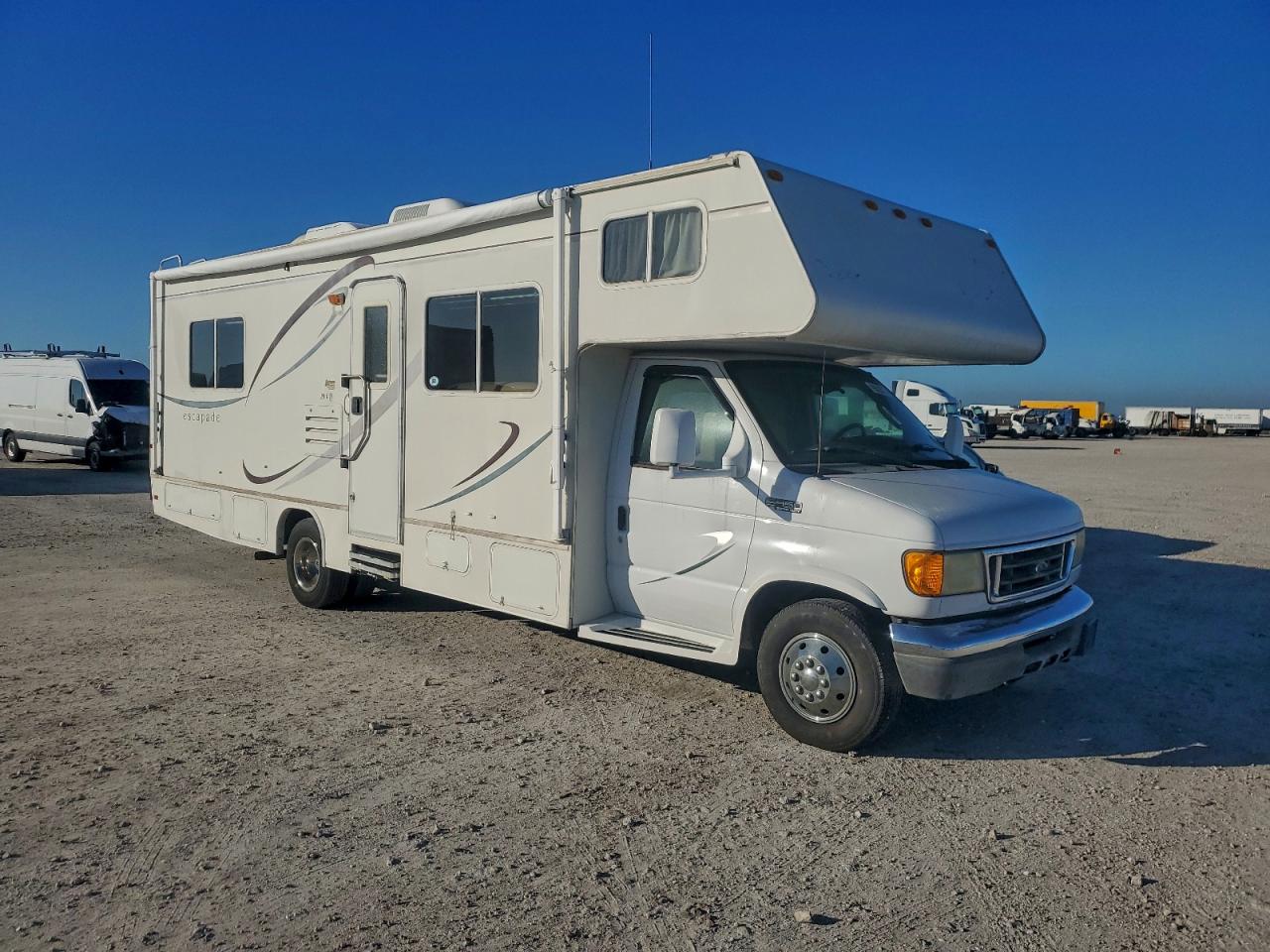 Ford Econoline E450 Super Duty Cutaway Van Image 1