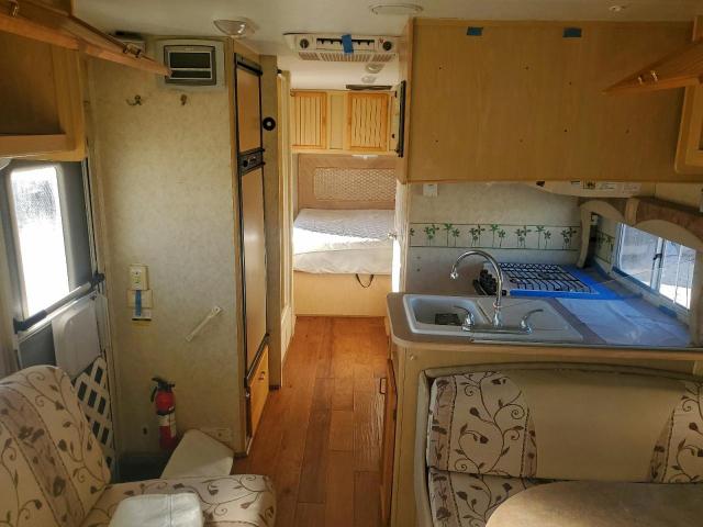 Ford Econoline E450 Super Duty Cutaway Van Image 3