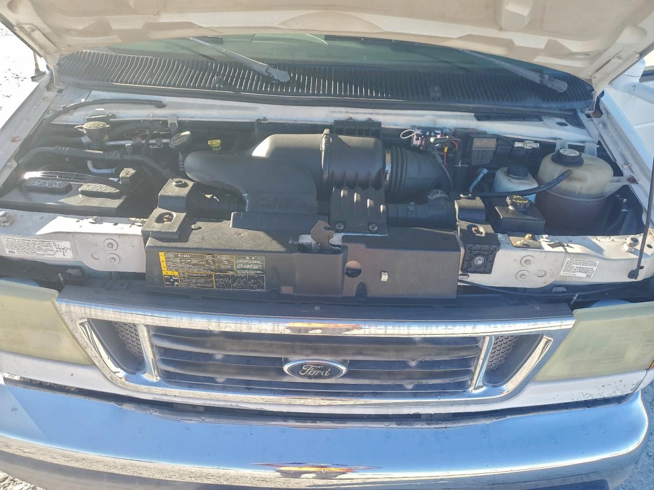 Ford Econoline E450 Super Duty Cutaway Van Image 7