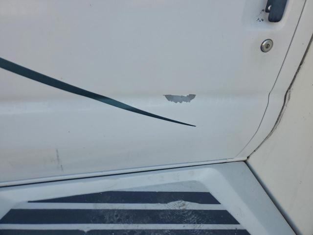 Ford Econoline E450 Super Duty Cutaway Van Image 4