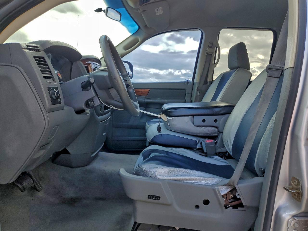 Dodge Ram 1500 St Image 5